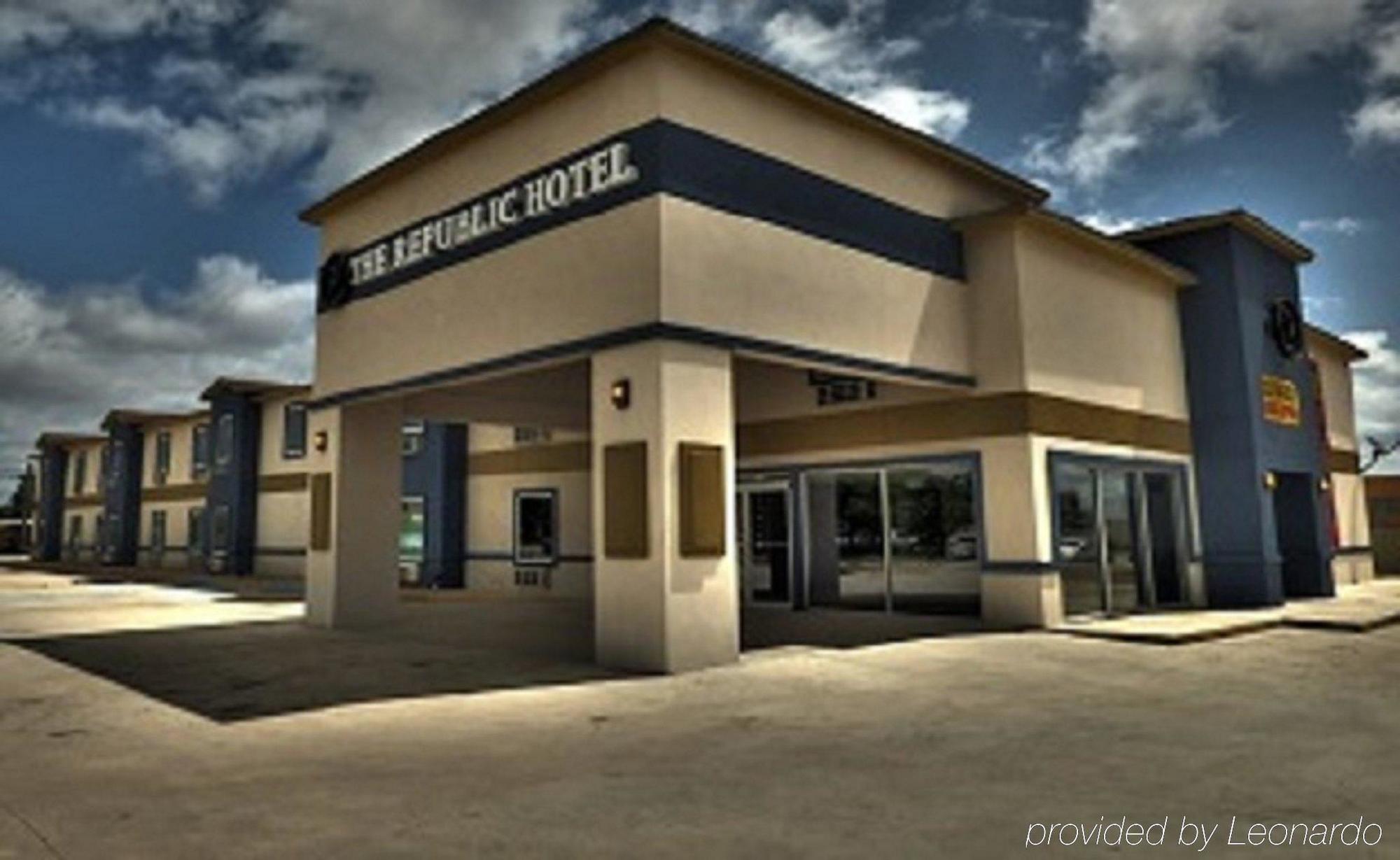 Republic Hotel Big Lake Exteriör bild